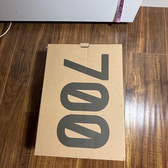 Yeezy 700 v3 Safflower mens size 6.5 women’s 8.5 - Picture 5 of 6